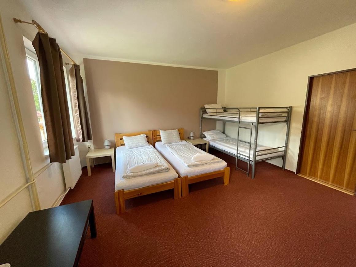Hotel Rohanov Lhota nad Rohanovem Buitenkant foto