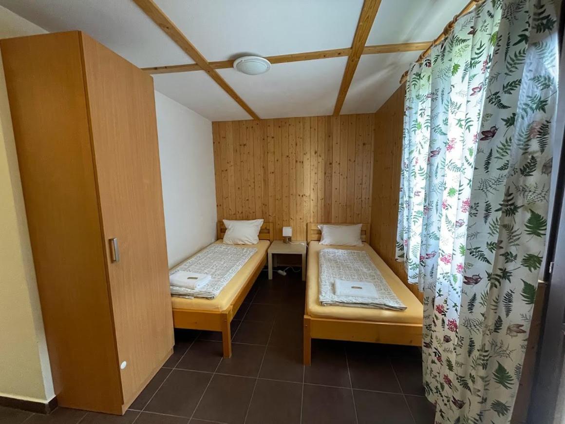 Hotel Rohanov Lhota nad Rohanovem Buitenkant foto