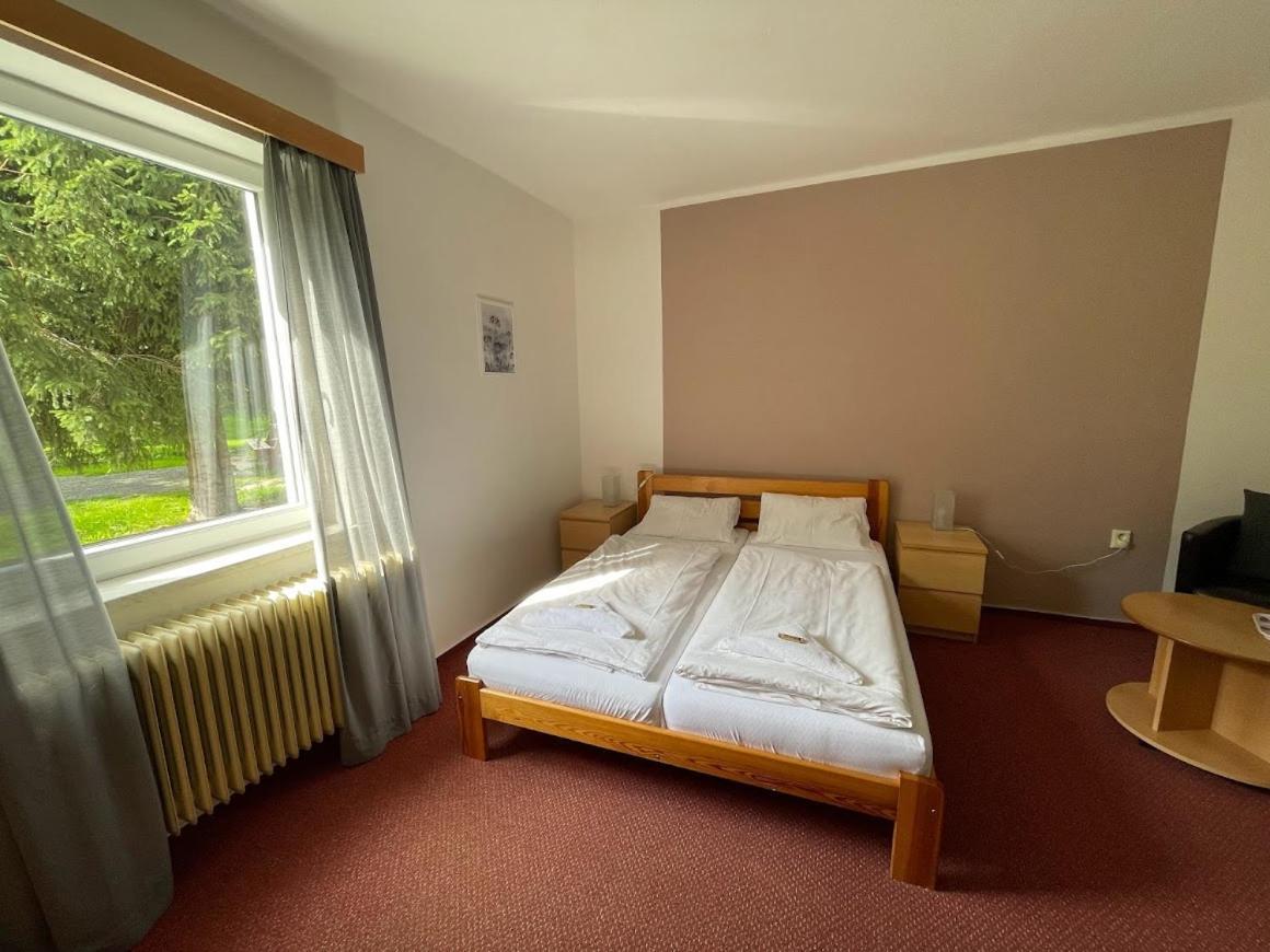 Hotel Rohanov Lhota nad Rohanovem Buitenkant foto