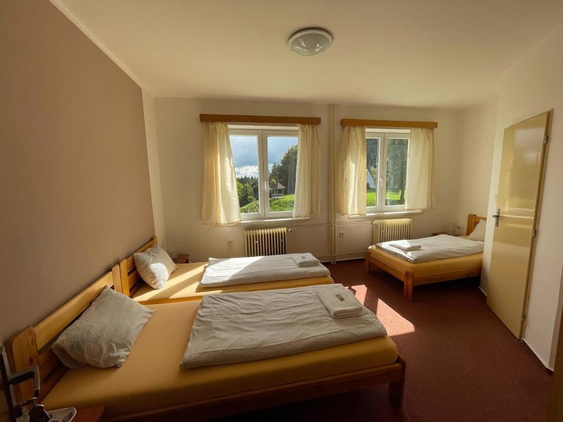 Hotel Rohanov Lhota nad Rohanovem Buitenkant foto