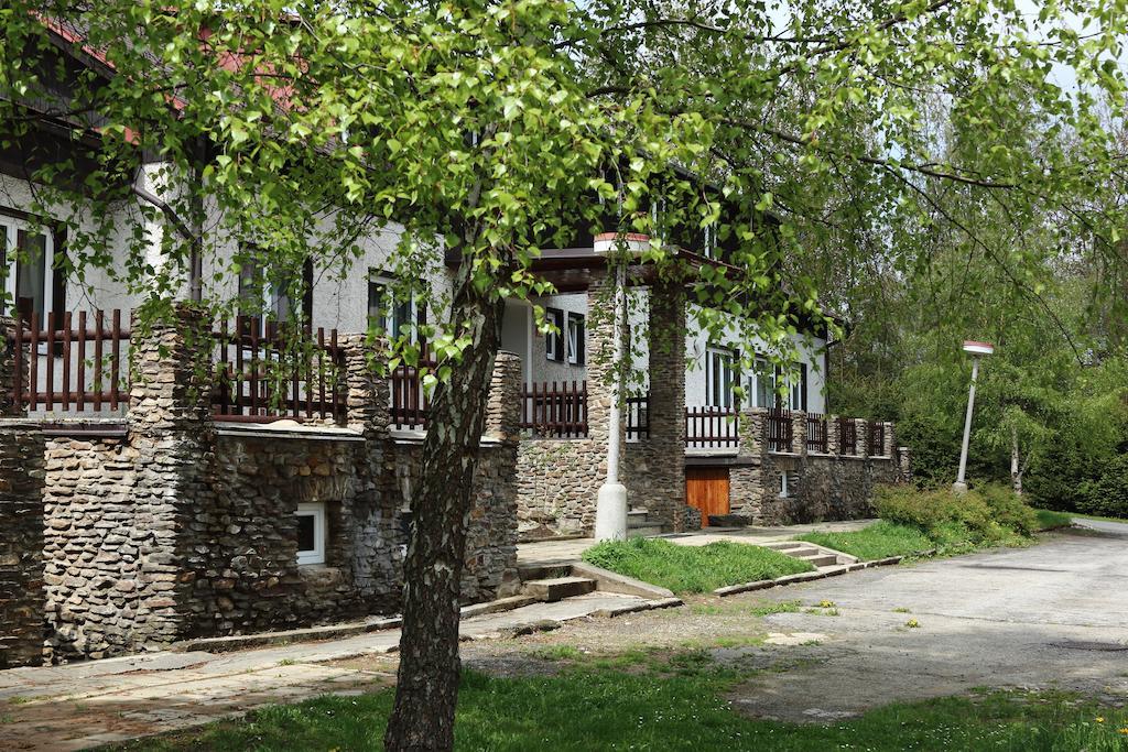 Hotel Rohanov Lhota nad Rohanovem Buitenkant foto
