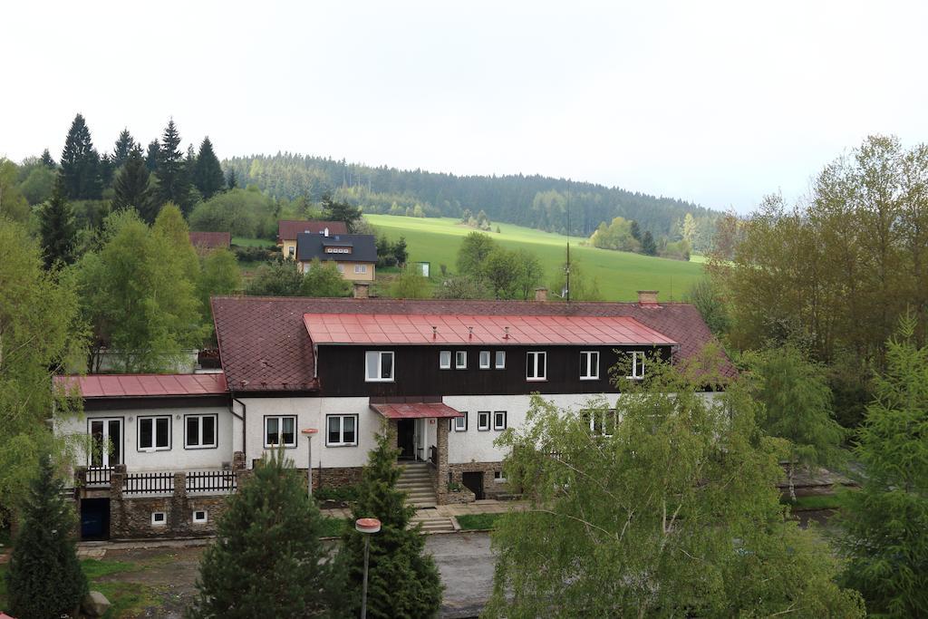 Hotel Rohanov Lhota nad Rohanovem Buitenkant foto