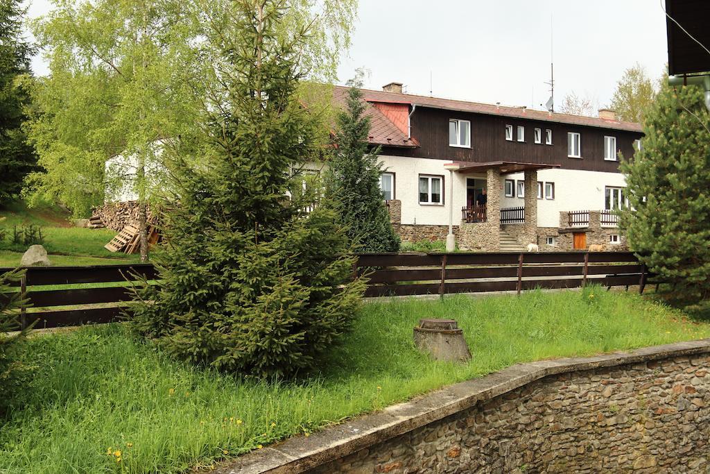 Hotel Rohanov Lhota nad Rohanovem Buitenkant foto