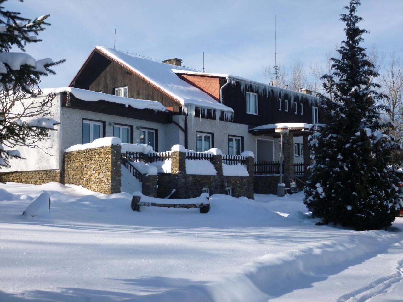 Hotel Rohanov Lhota nad Rohanovem Buitenkant foto