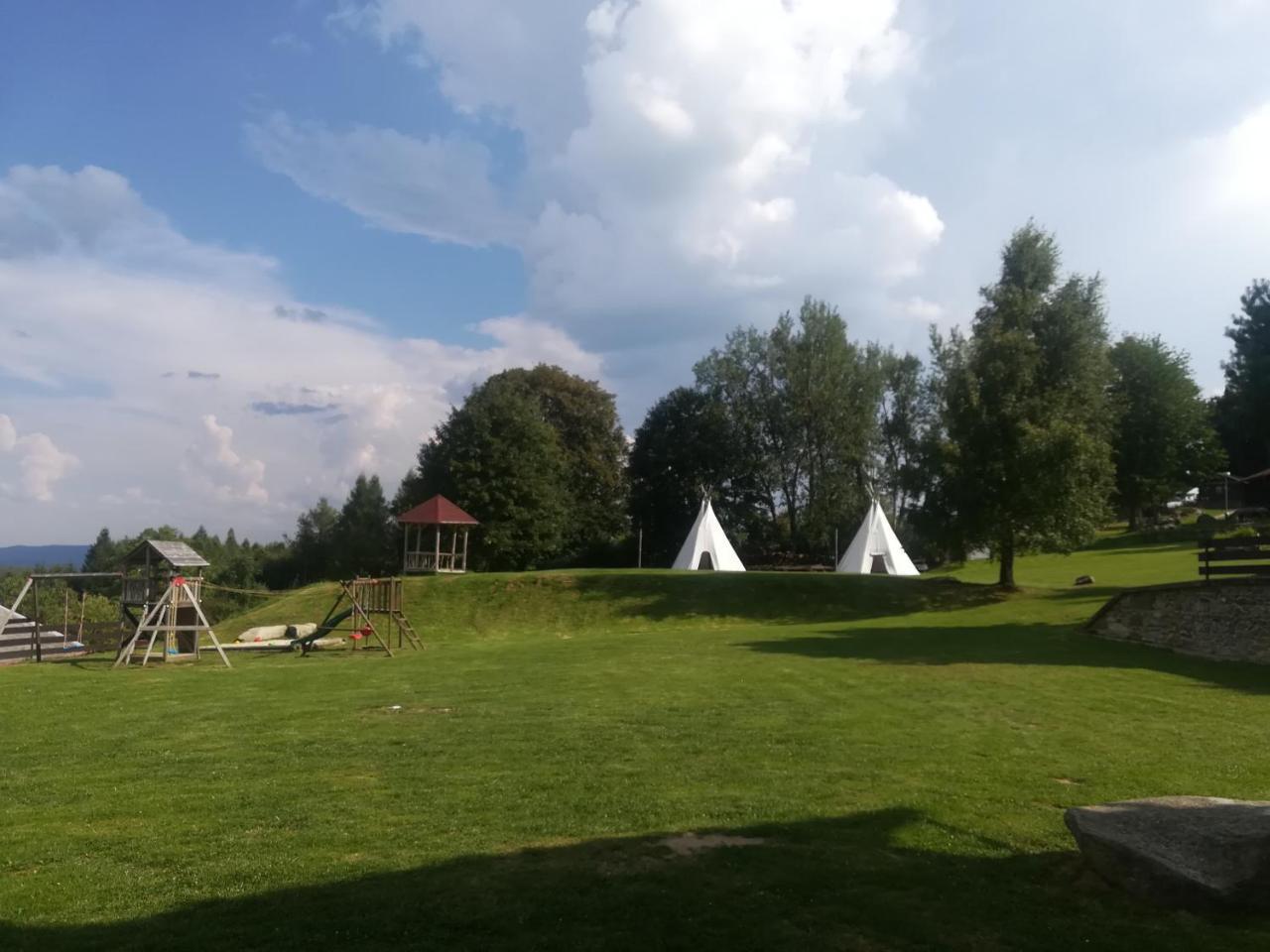 Hotel Rohanov Lhota nad Rohanovem Buitenkant foto