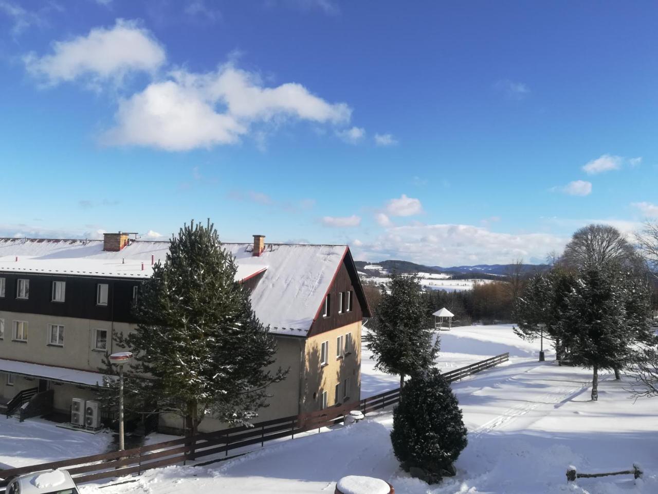 Hotel Rohanov Lhota nad Rohanovem Buitenkant foto