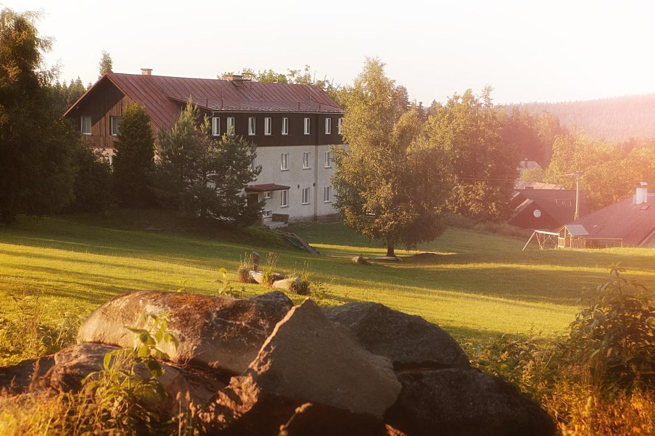 Hotel Rohanov Lhota nad Rohanovem Buitenkant foto